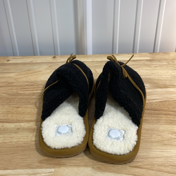 Journee Collection Womens Shoes Size 8 Meloide Black and White Soft and Fluffy - Picture 3 of 5